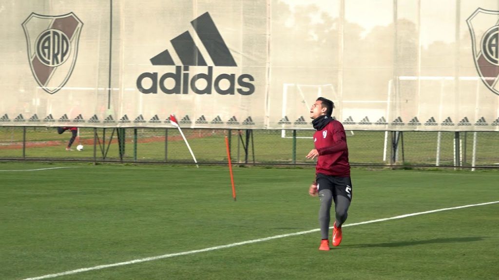 Lujos, toques y golazos en la práctica de River