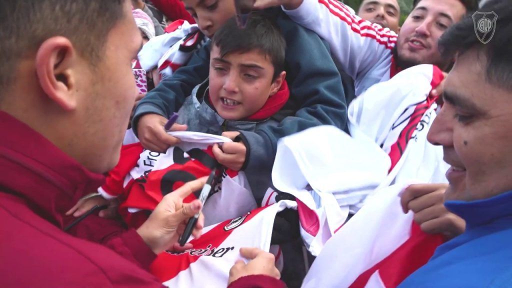 (VIDEO) ¡River somos todos! Jugadores e hinchas, juntos en San Martín de Los Andes