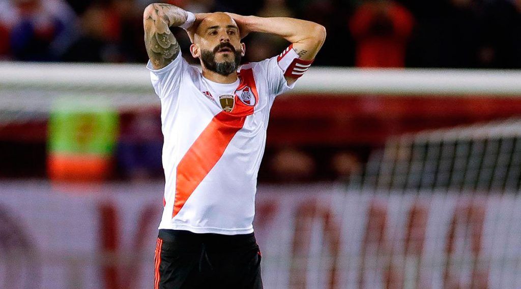 ¿Porque Javier Pinola se quedó en el banco?