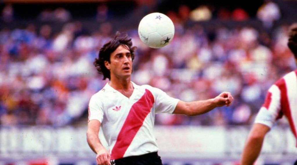 Ya son 34 años del inolvidable gol del Beto Alonso y la pelota naranja