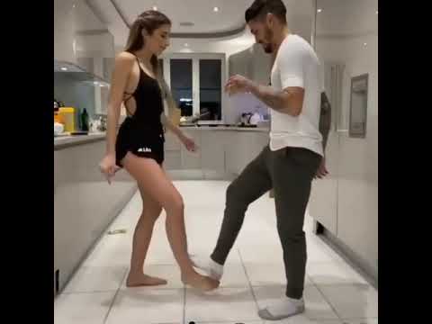 Lanzini bailando con su mujer.