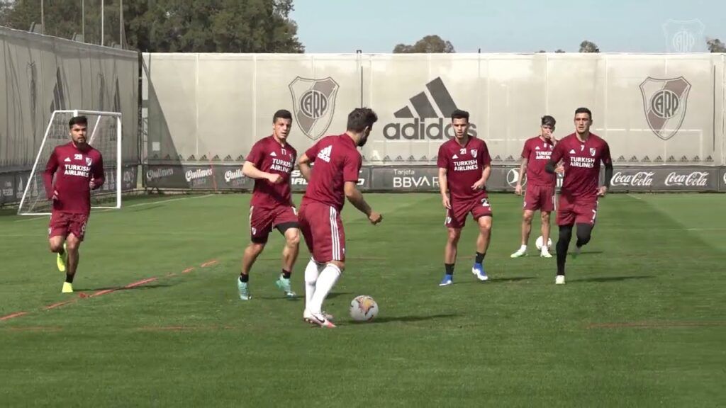 (VIDEO) ¡River a dos toques! Entrenamiento con precisión y pases cortos ⚽️⚡️
