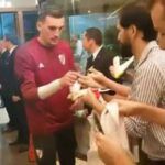 Siempre atentos con los hinchas.