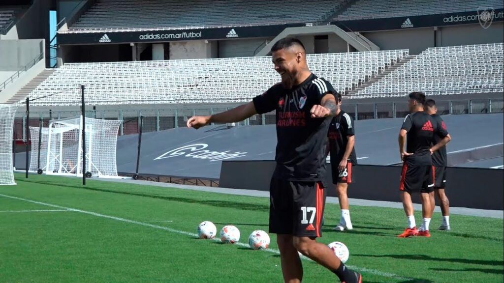 (VIDEO) Paulo Díaz y su tiro de billar 🎱⚽️ [«¿Sabés que sí?» 😅]