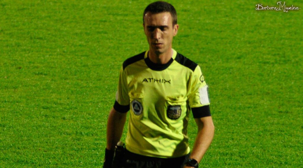arbitro entre river y patronato