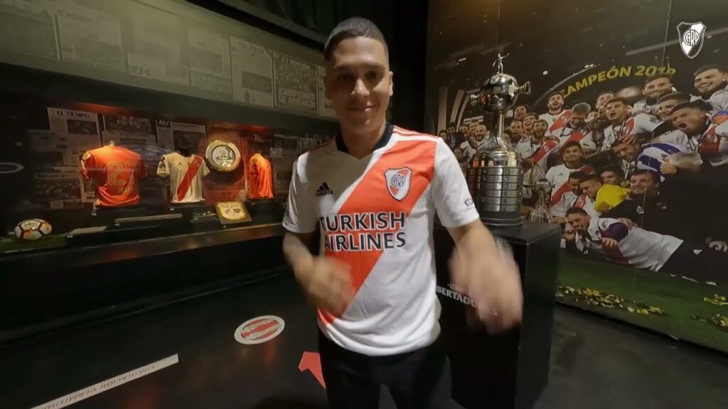 (VIDEO) EL REY ESTÁ EN CASA. 👑